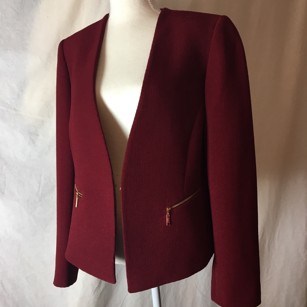 Tahari Arthur S Levine crop jacket /wine/ texture